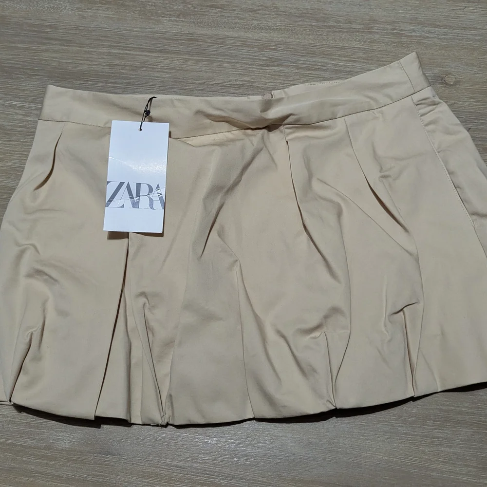 Zara Beige Pleated Mini Skirt - Picture 1 of 5